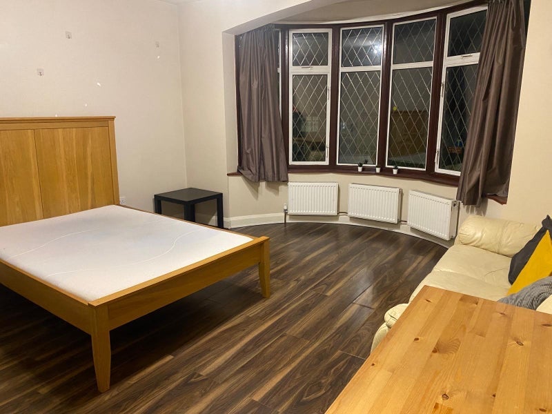 Room Wembley Hill Road in Greater London