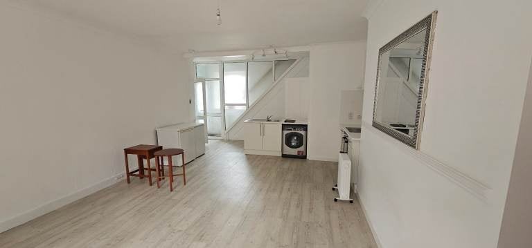 Flat Plantation Terrace in Teignbridge