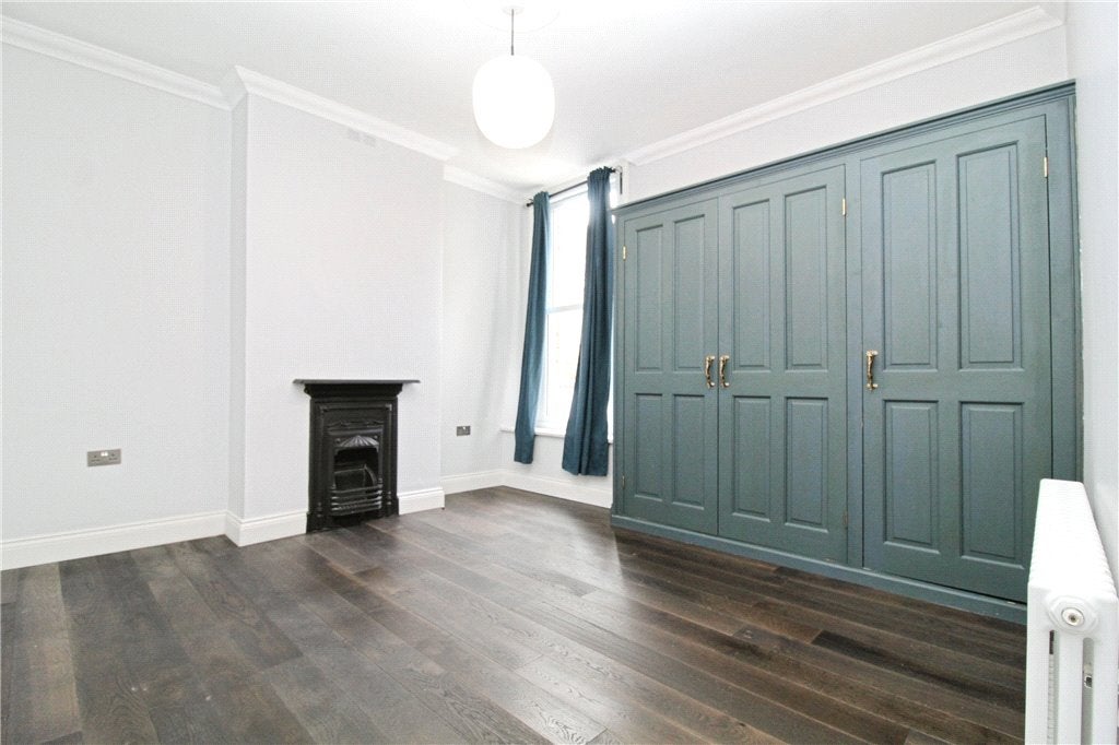 Flat Kelling Gardens in Greater London