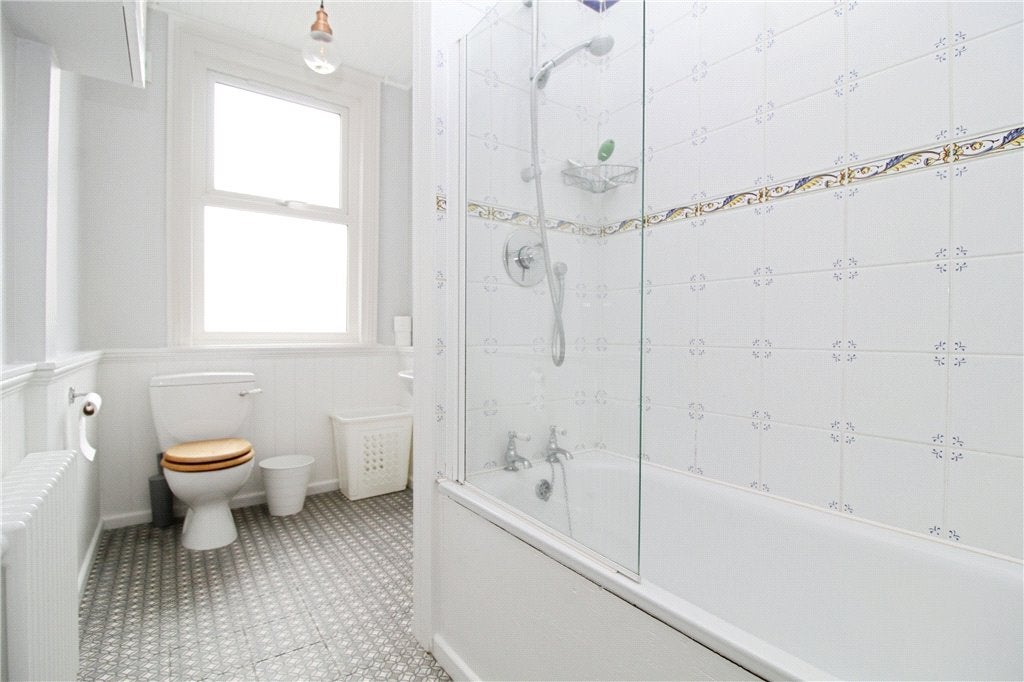 Flat Kelling Gardens in Greater London