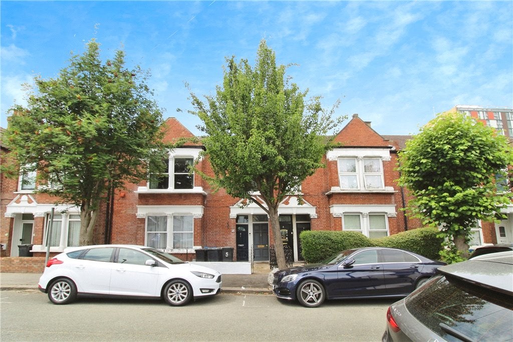 Flat Kelling Gardens in Greater London