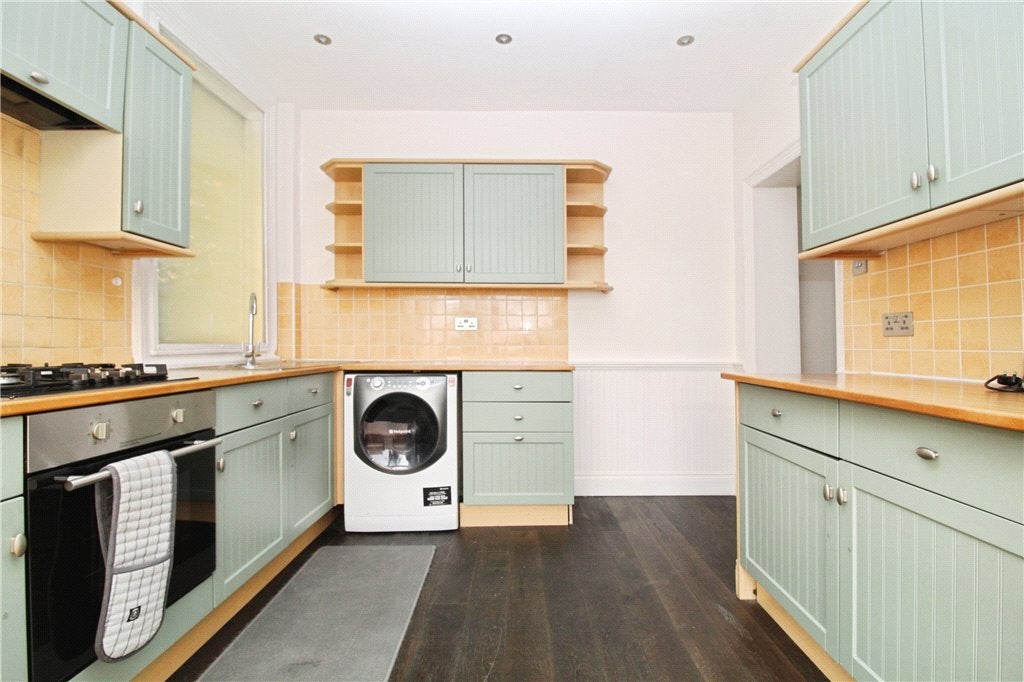 Flat Kelling Gardens in Greater London