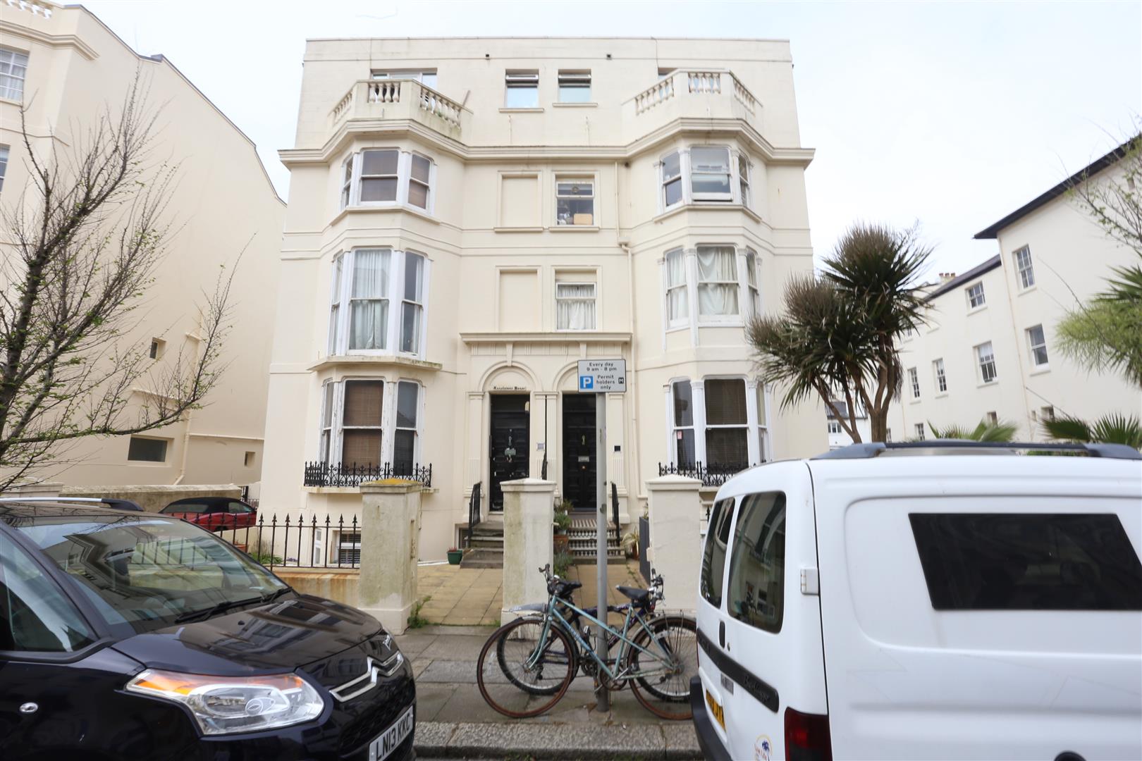 Flat Lansdowne Place in Hove