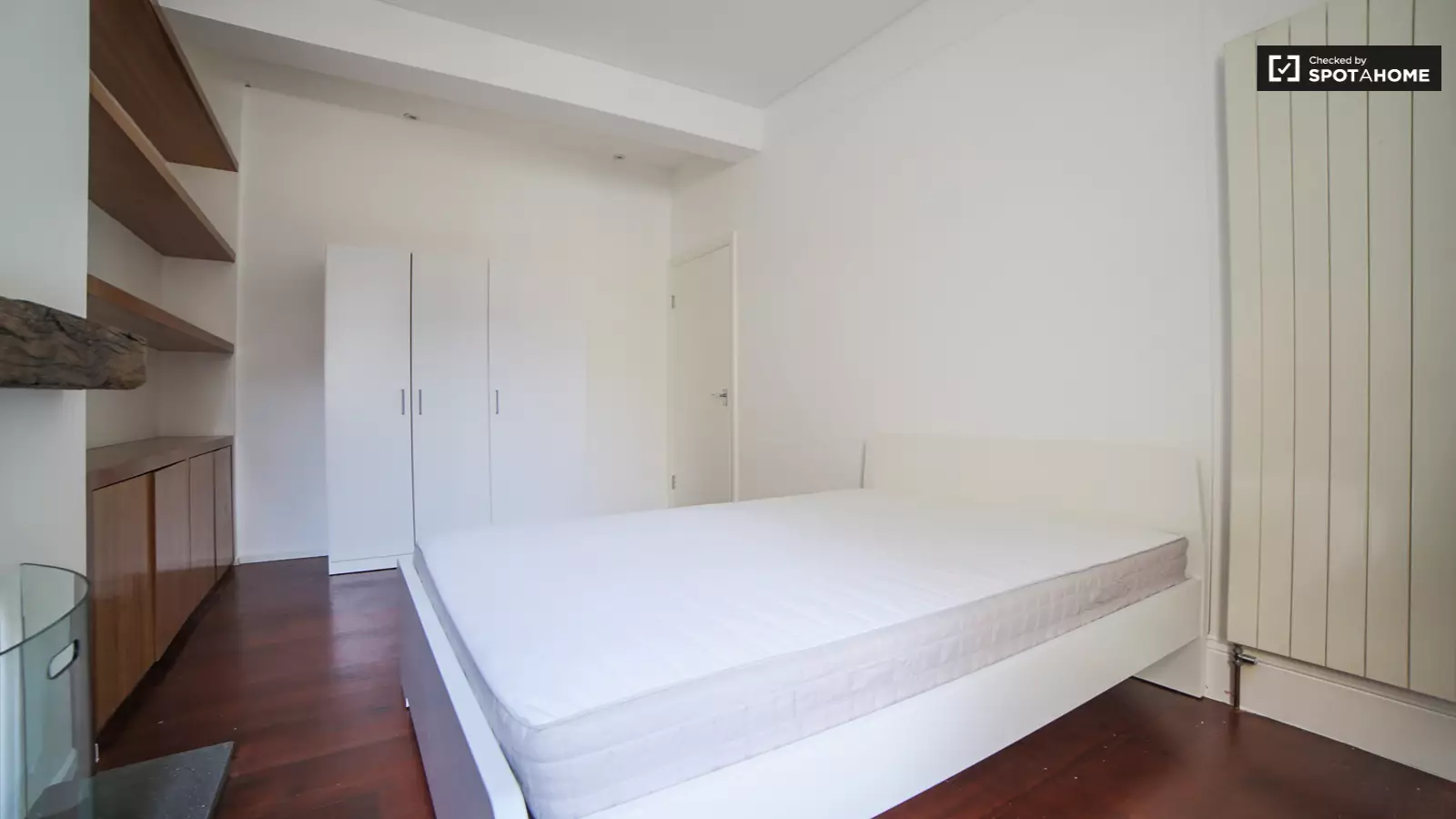 Flat Hartismere Road in Greater London