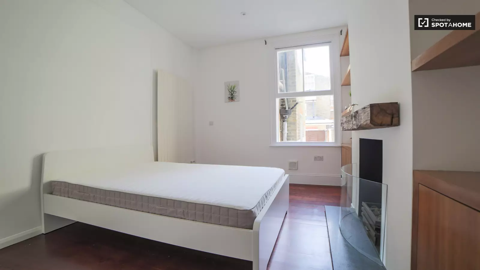 Flat Hartismere Road in Greater London