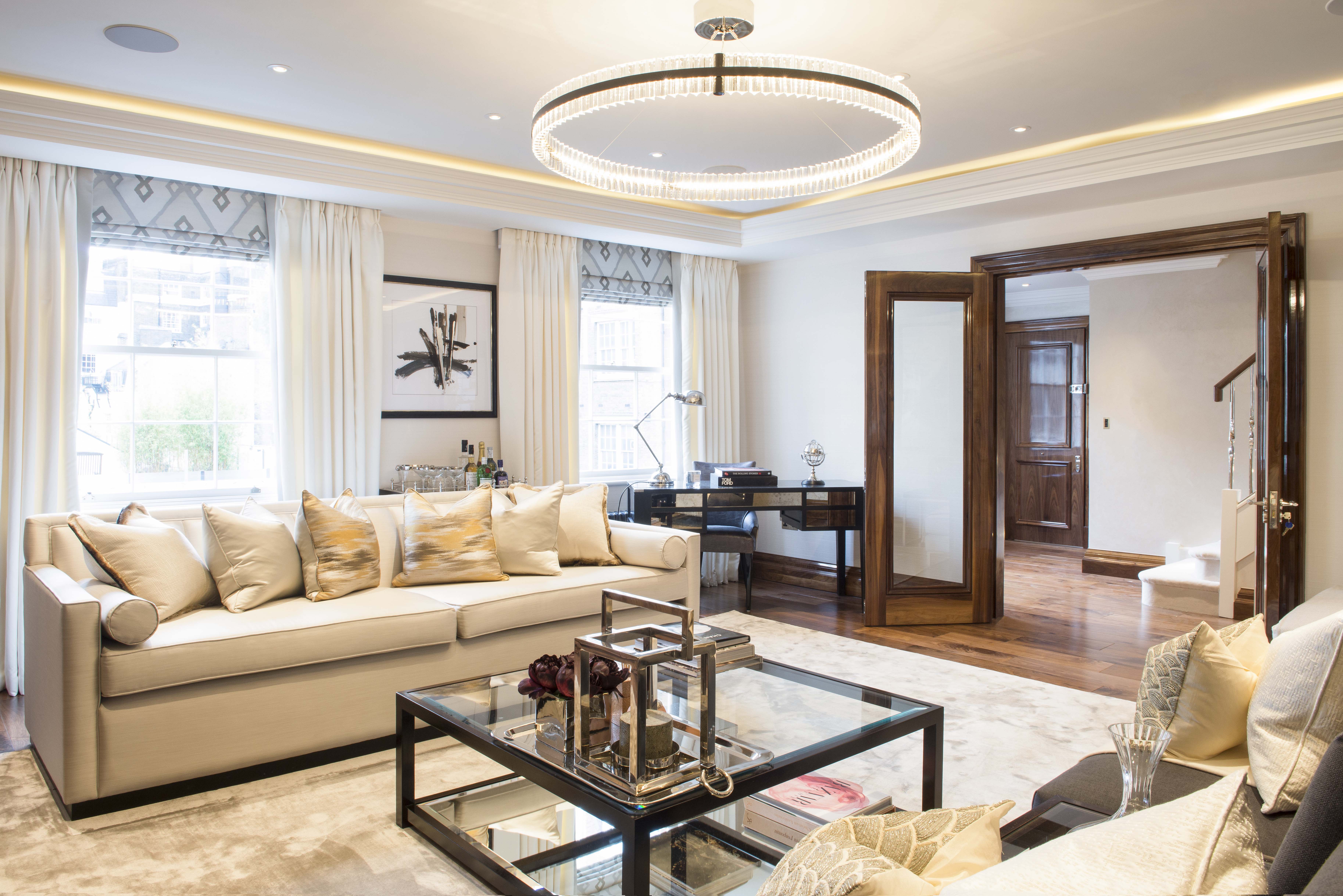 Flat Grosvenor Hill in London