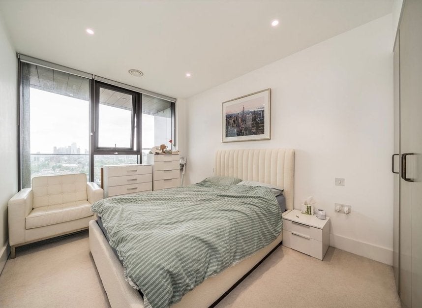 Flat Kingsland High Street in Greater London