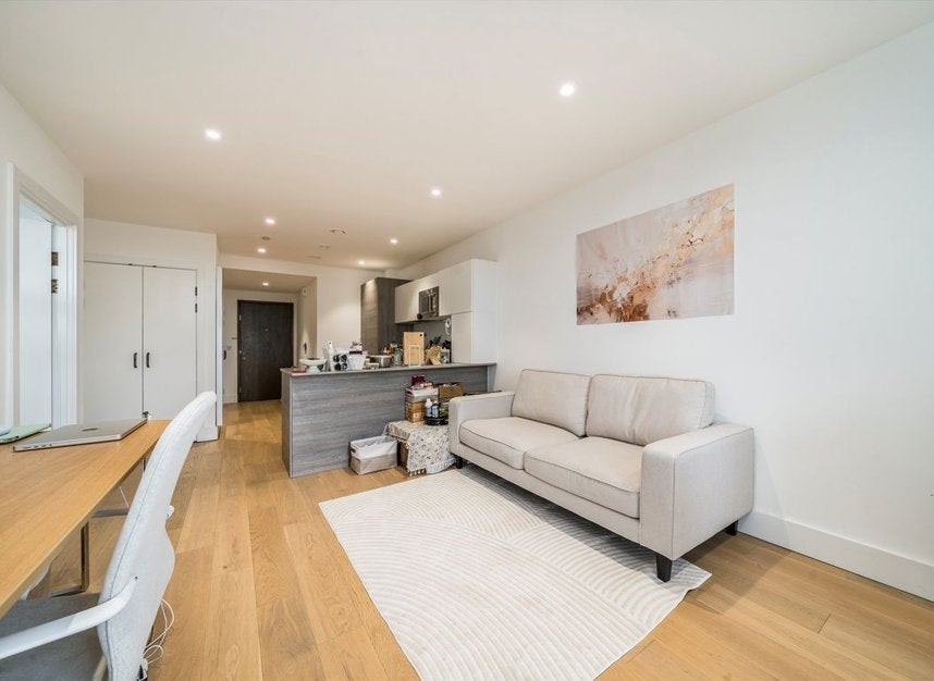 Flat Kingsland High Street in Greater London