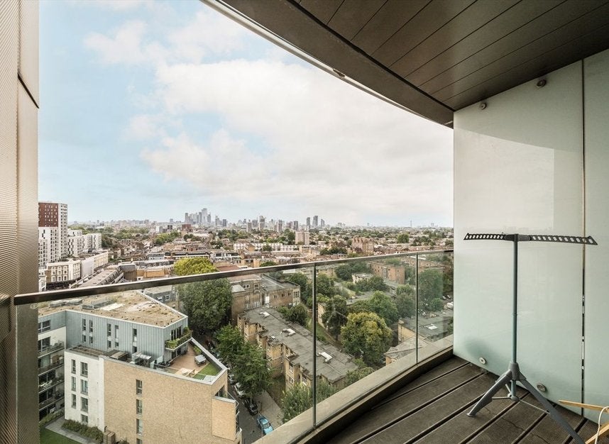 Flat Kingsland High Street in Greater London