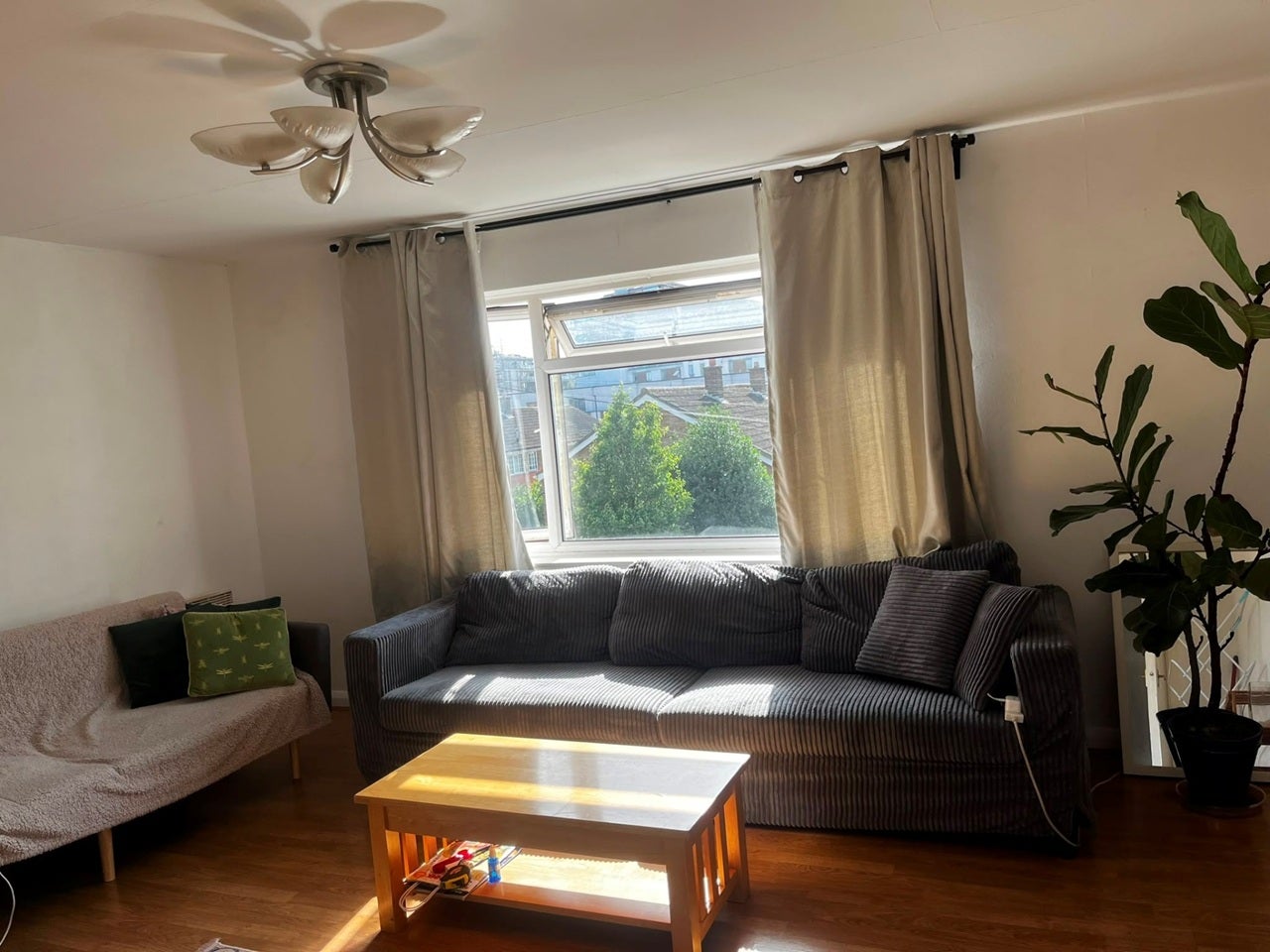 Flat Bellot Street in Greater London