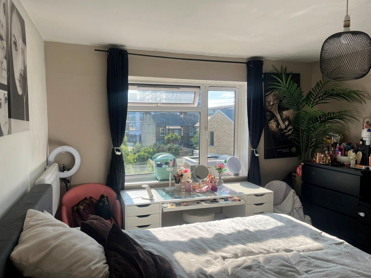 Flat Bellot Street in Greater London