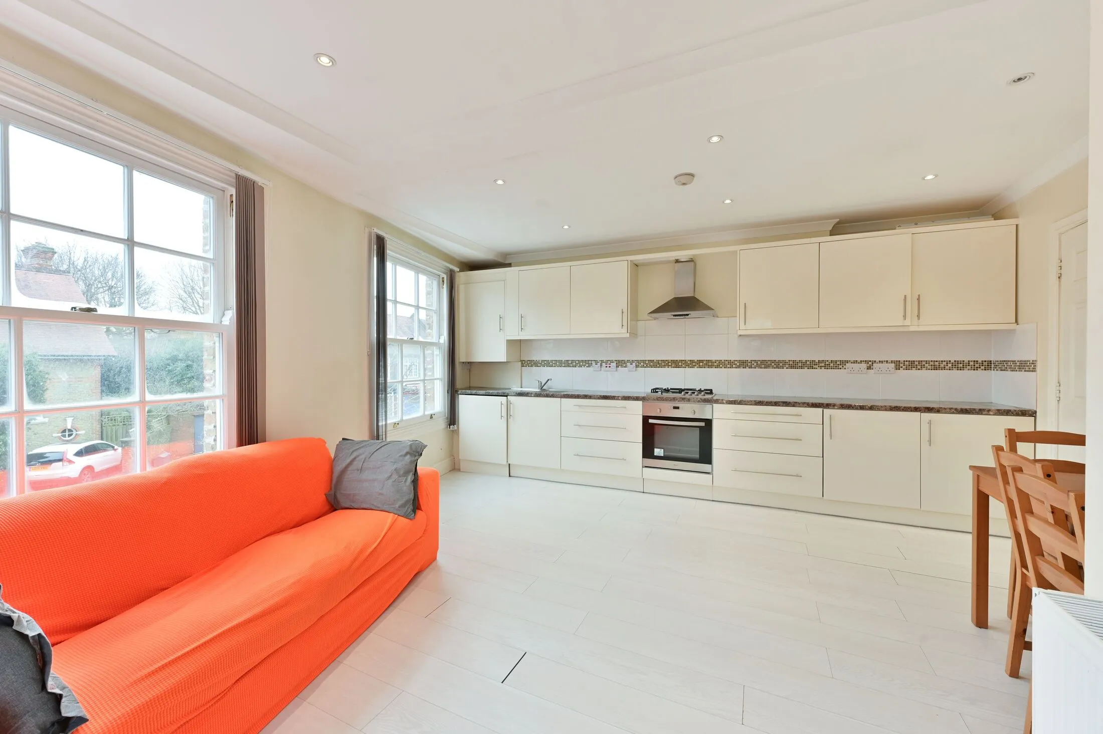 Flat Kingston Road in Greater London