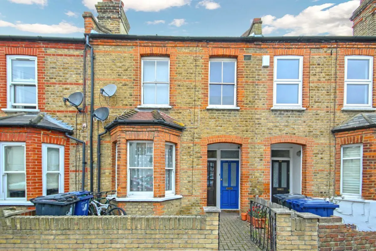 Flat Green Lane in Greater London
