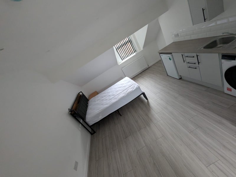 Room Commercial Road in Liverpool