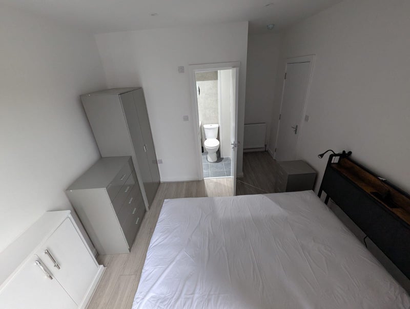 Room Commercial Road in Liverpool