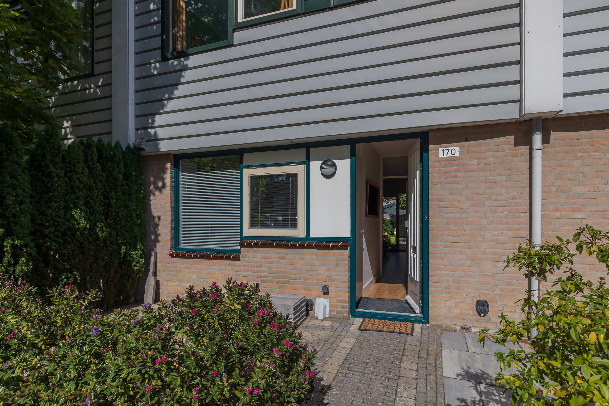 Tussenwoning te koop: Corversbos 170, Hoofddorp