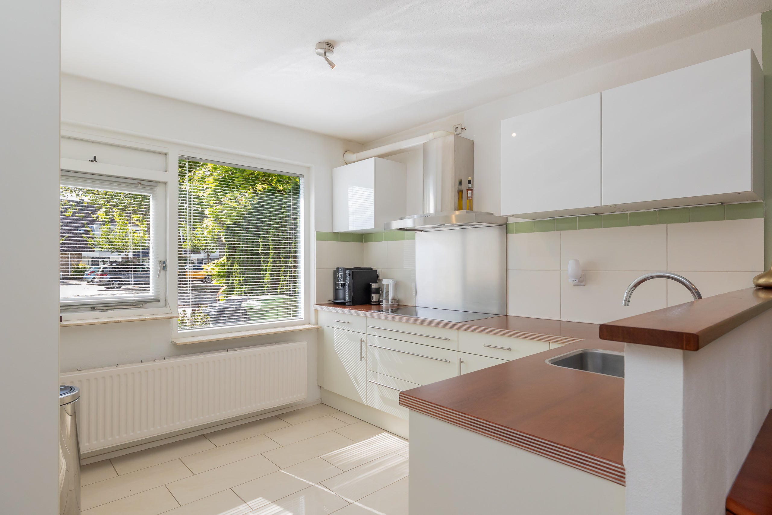 Tussenwoning te koop: Corversbos 170, Hoofddorp
