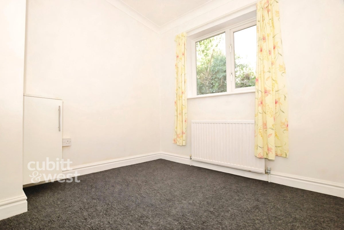 Flat Farningham Road in Wealden