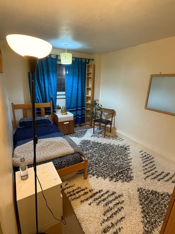 Room Trinity Gardens in Greater London
