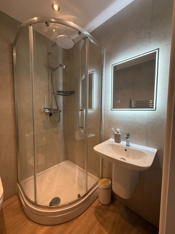 Room Rye Lane in Greater London