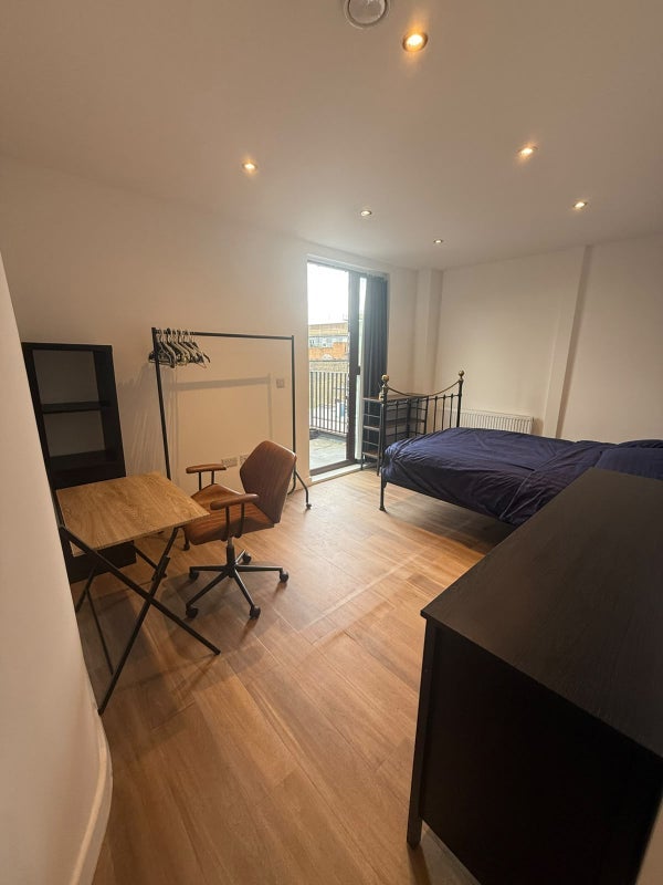 Room Rye Lane in Greater London