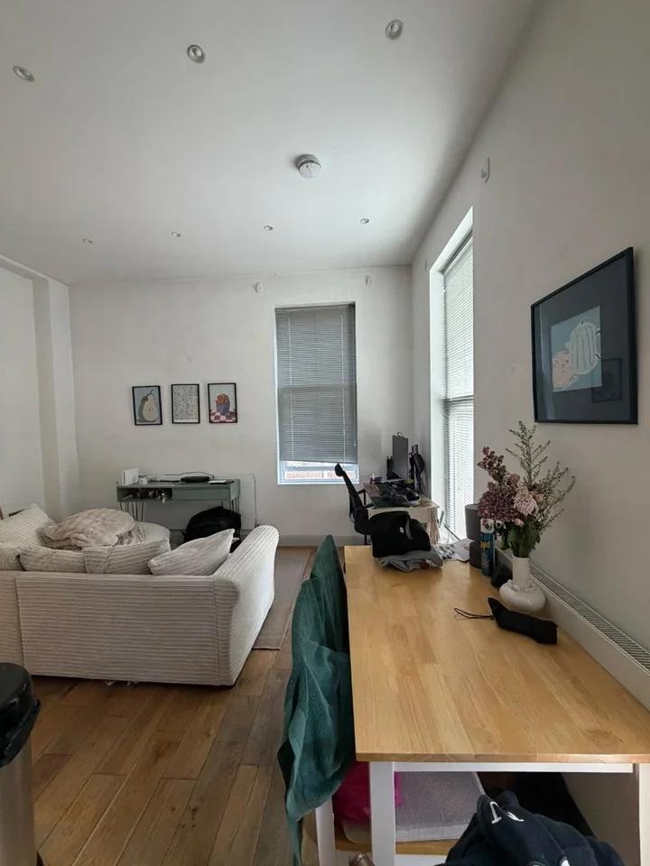 Flat Lavender Hill in Greater London