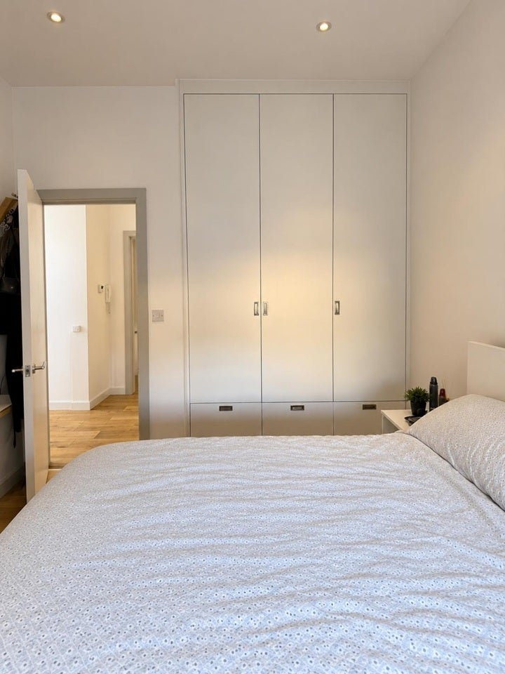 Flat Lavender Hill in Greater London