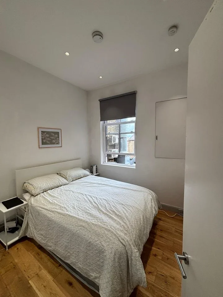 Flat Lavender Hill in Greater London