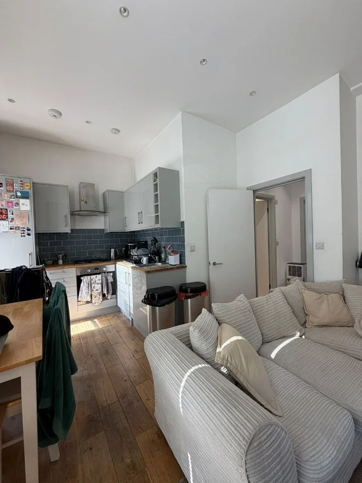 Flat Lavender Hill in Greater London