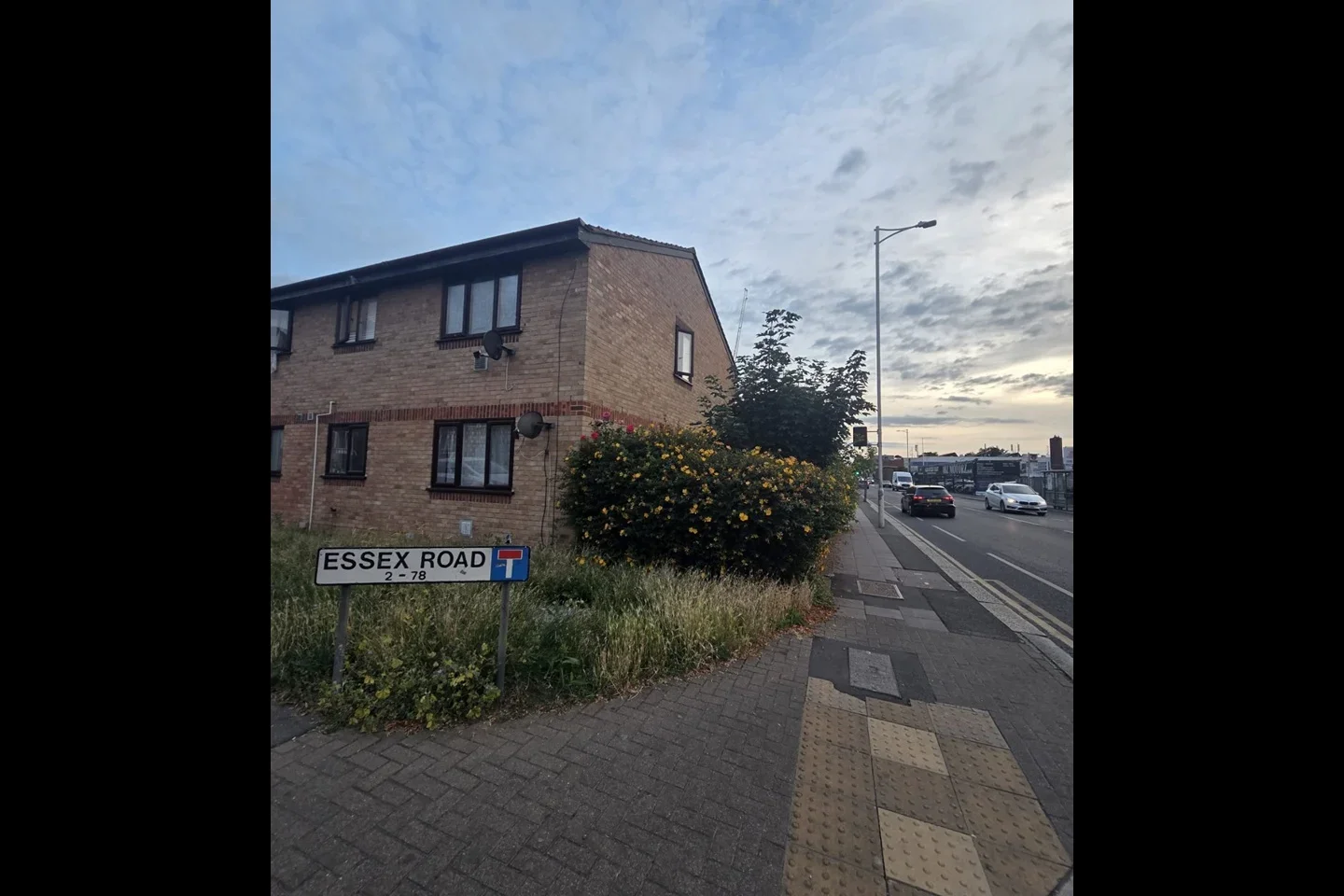 Flat High Road in Greater London