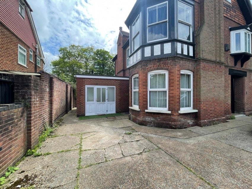 Flat Dukes Road in Southampton