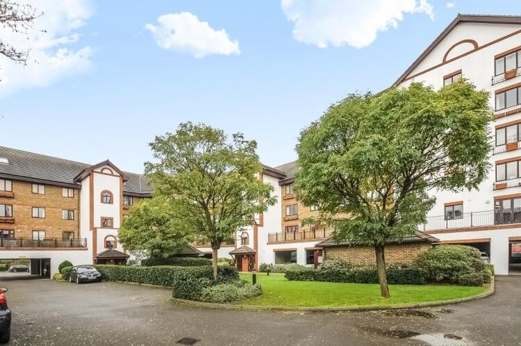 Flat Sopwith Way in Greater London