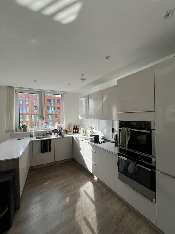 Flat Cable Walk in Greater London