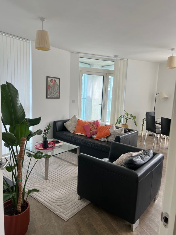 Flat Cable Walk in Greater London