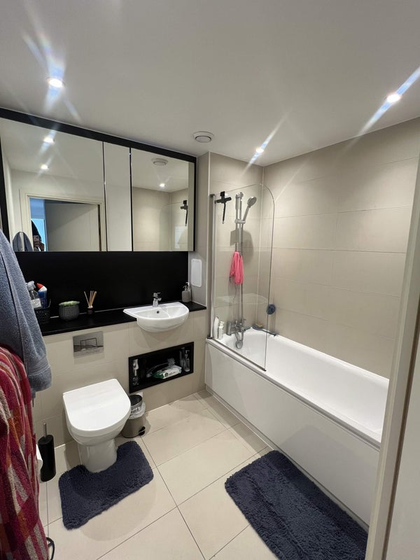 Flat Cable Walk in Greater London