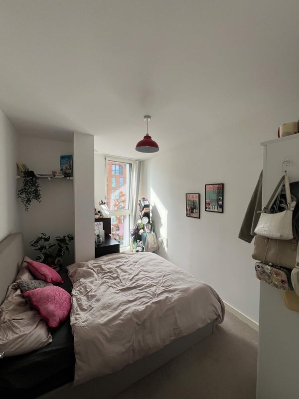 Flat Cable Walk in Greater London