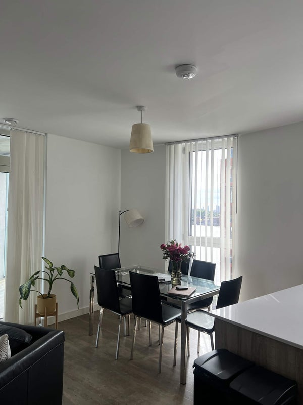 Flat Cable Walk in Greater London