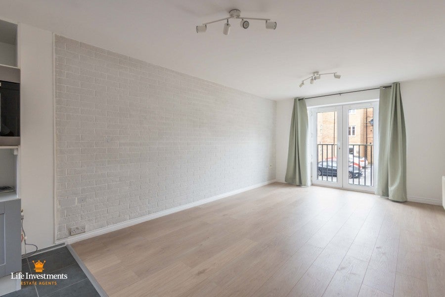 Flat Dunster Close in Rugby