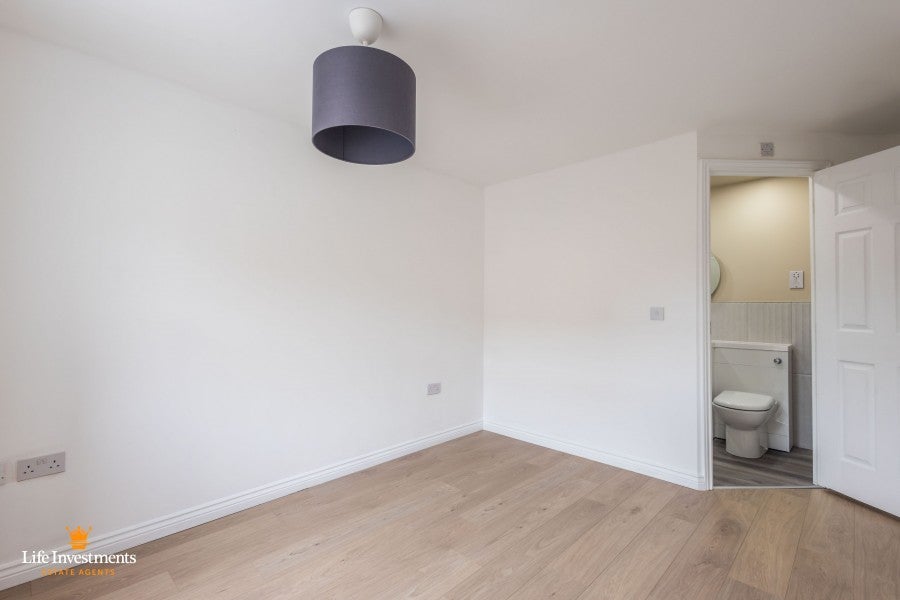 Flat Dunster Close in Rugby