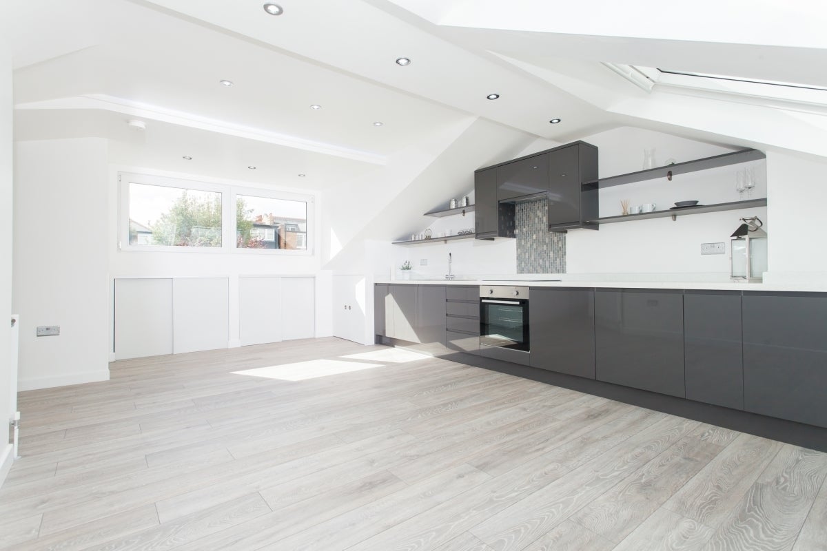 Flat Methuen Park in Greater London