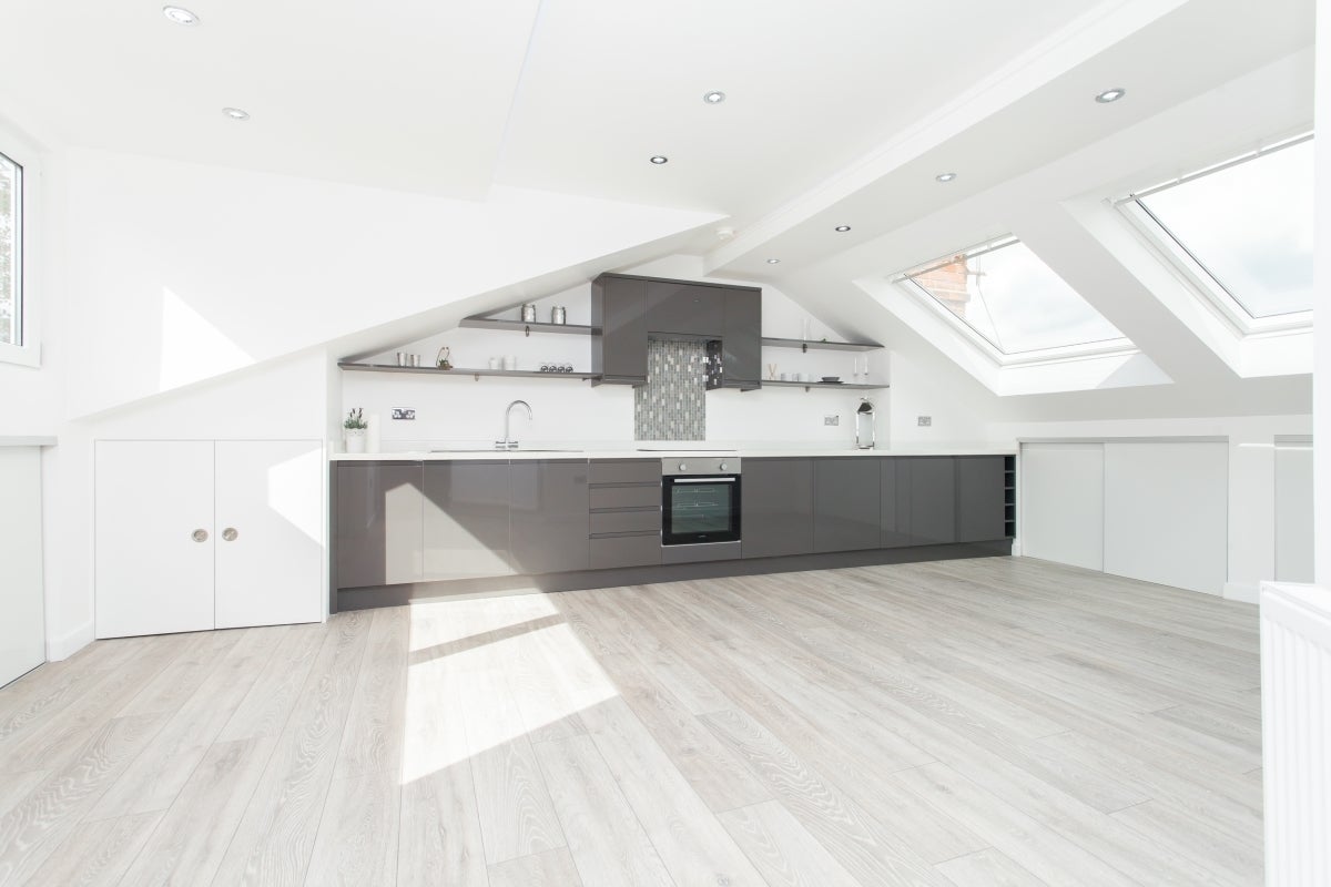 Flat Methuen Park in Greater London