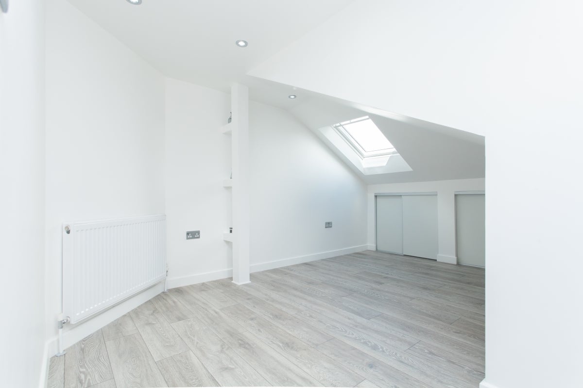 Flat Methuen Park in Greater London