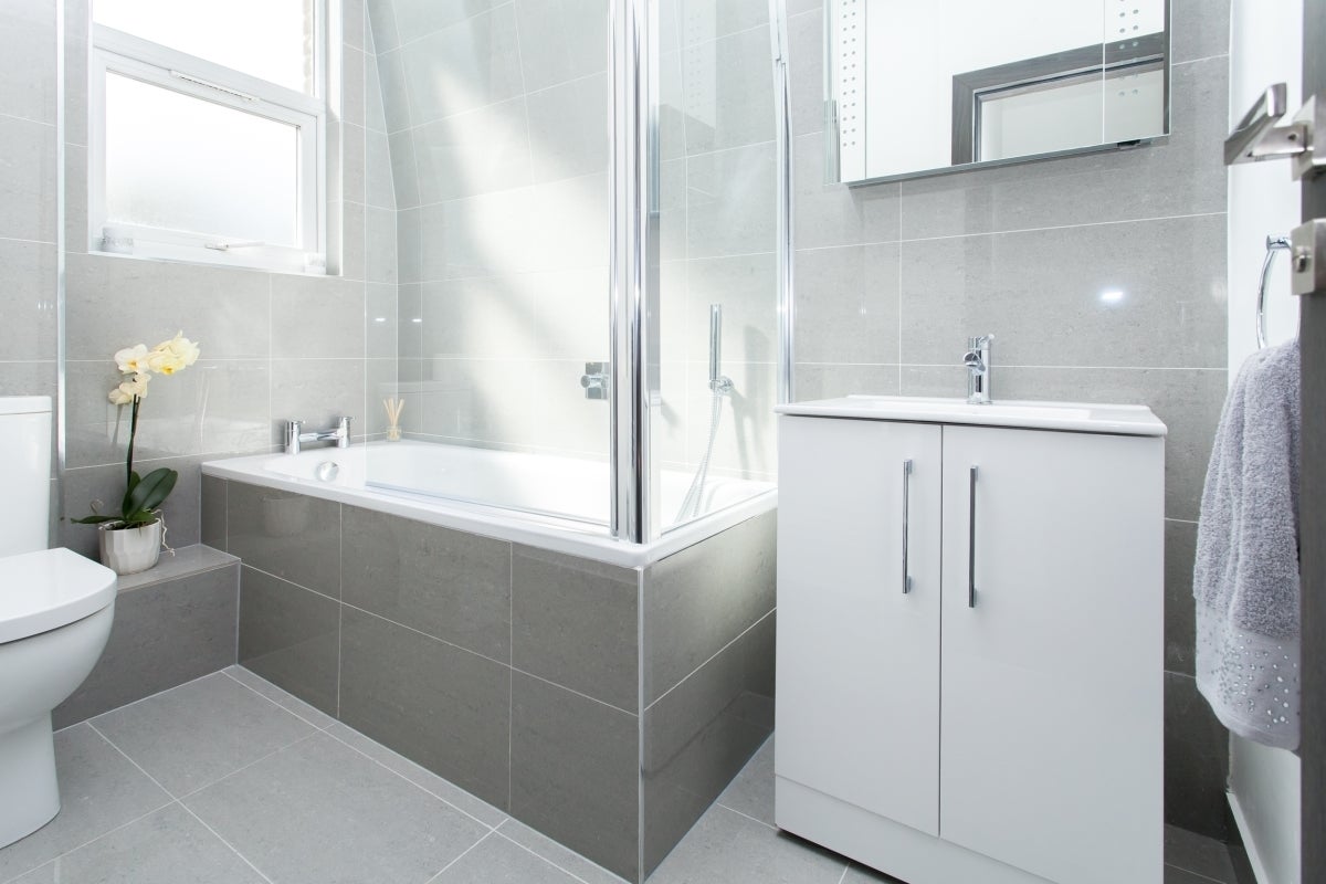 Flat Methuen Park in Greater London