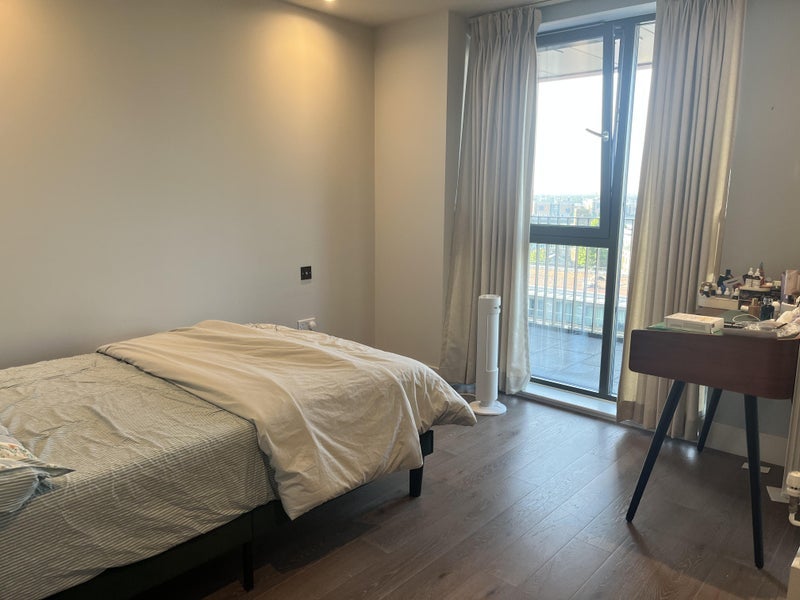 Room Station Way in Greater London