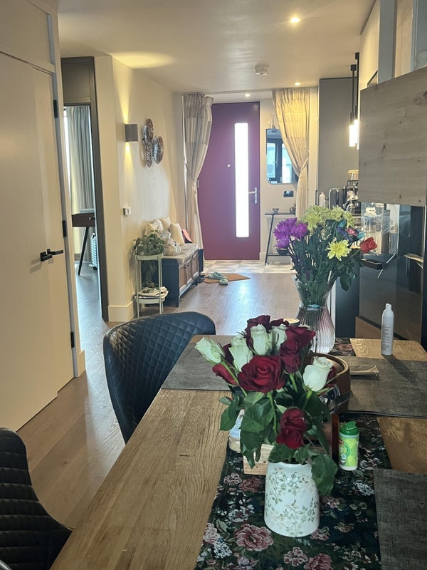 Room Station Way in Greater London