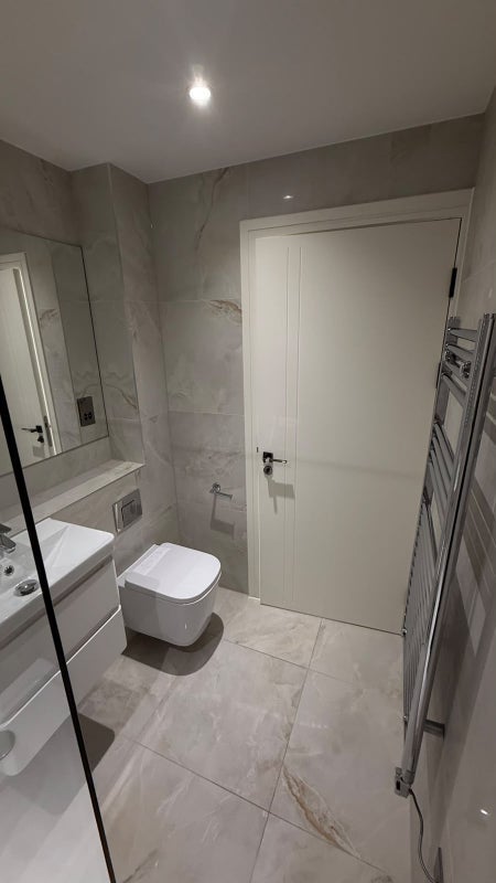 Room Barking Road in Greater London
