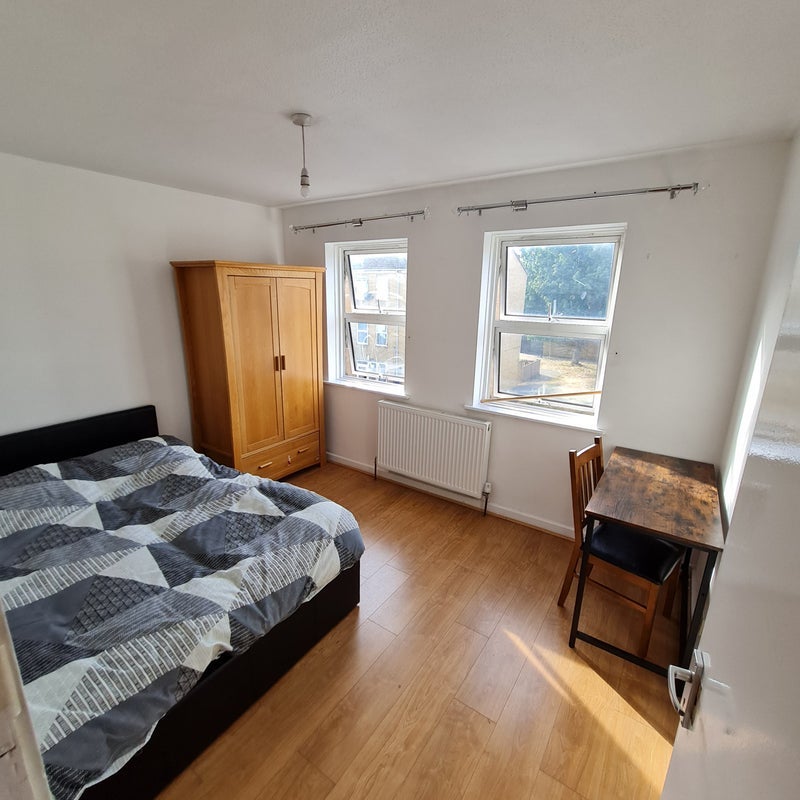 Room Orient Way in Greater London