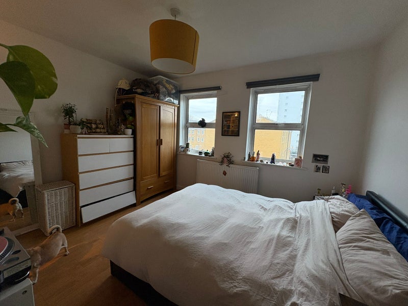 Room Orient Way in Greater London