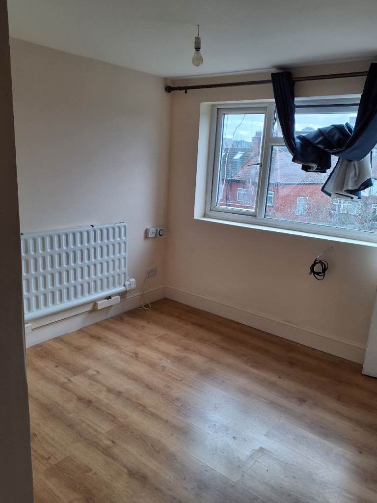 Flat Downderry Road in Greater London