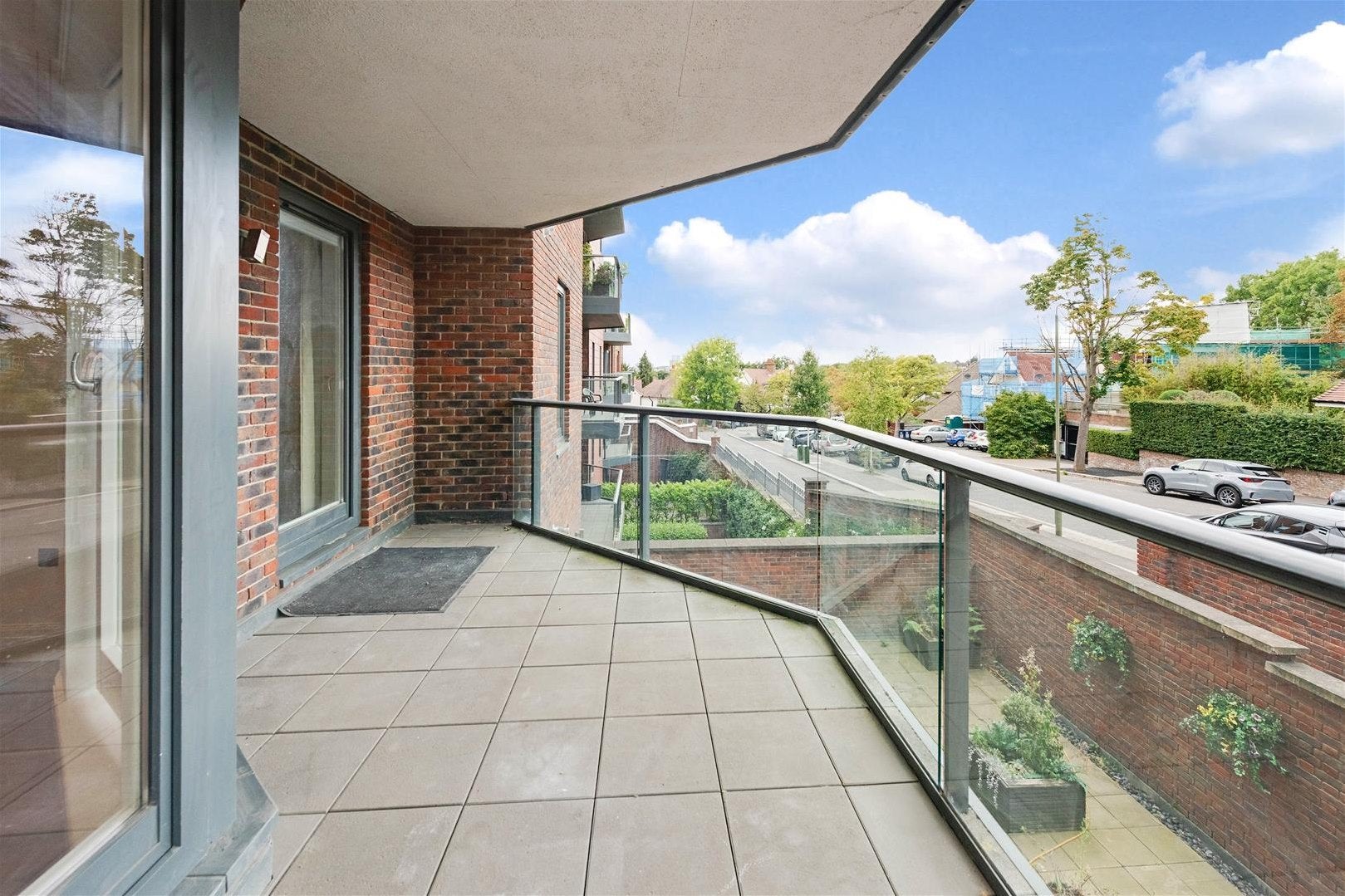 Flat Hodford Road in Greater London